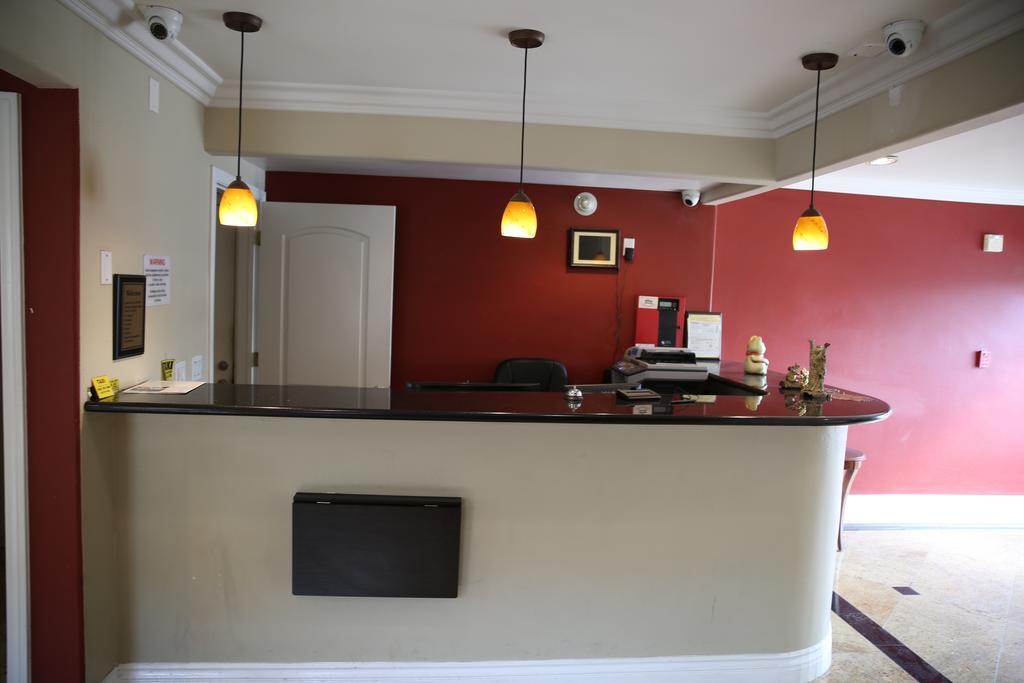 דאוני Chateau Inn & Suites מראה חיצוני תמונה