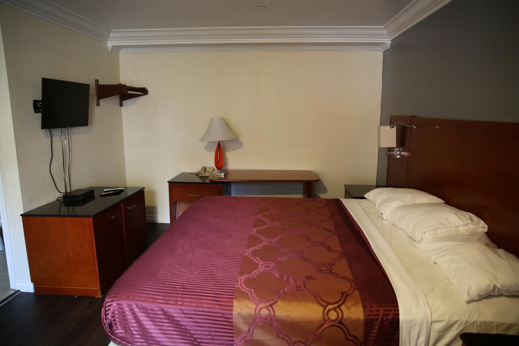 דאוני Chateau Inn & Suites מראה חיצוני תמונה