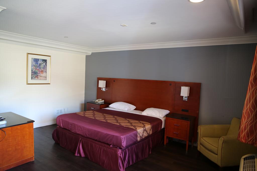דאוני Chateau Inn & Suites מראה חיצוני תמונה