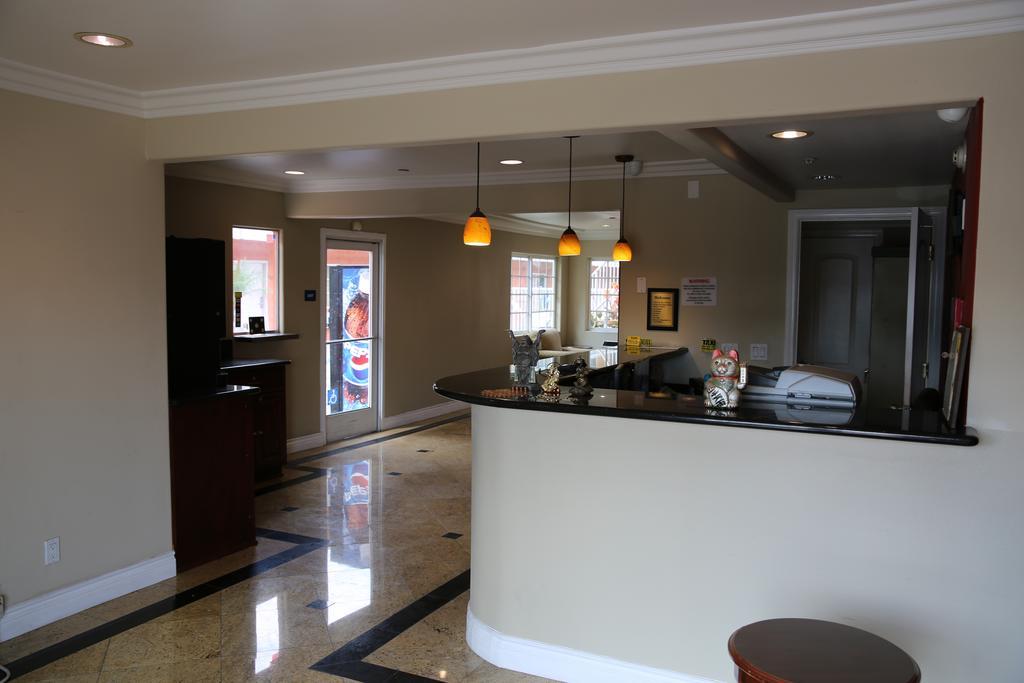 דאוני Chateau Inn & Suites מראה חיצוני תמונה