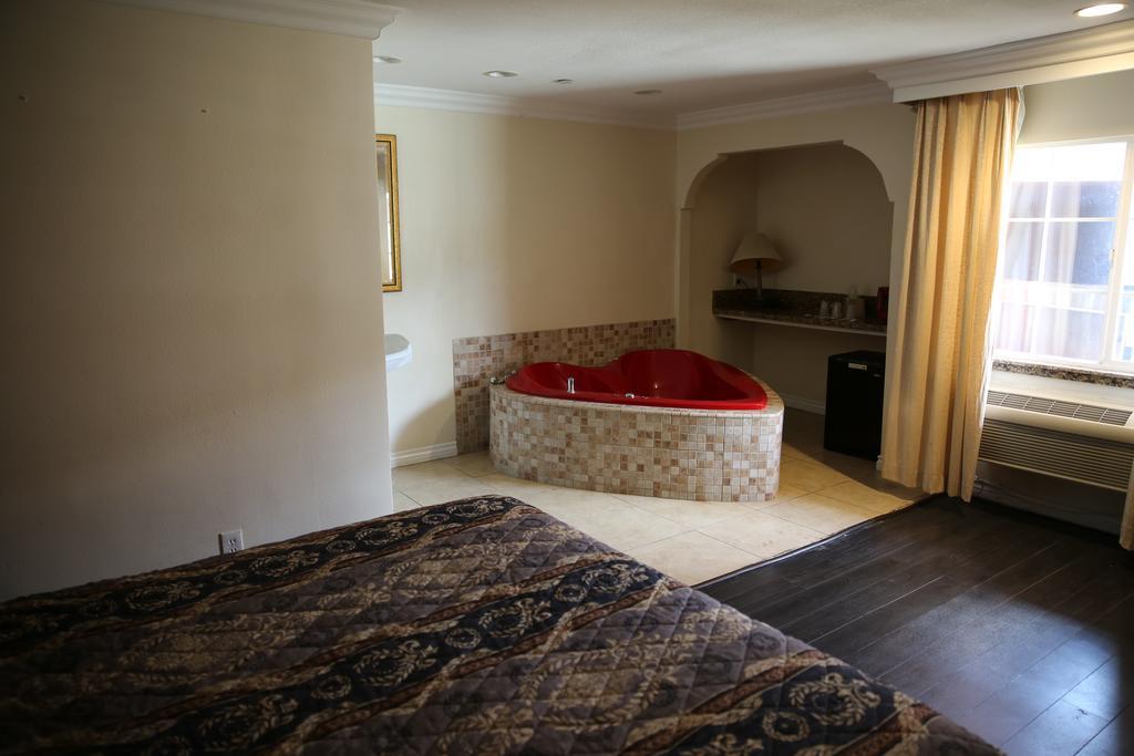 דאוני Chateau Inn & Suites מראה חיצוני תמונה
