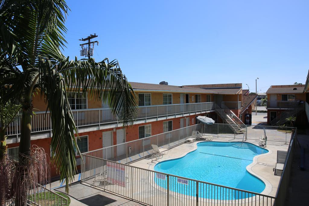 דאוני Chateau Inn & Suites מראה חיצוני תמונה