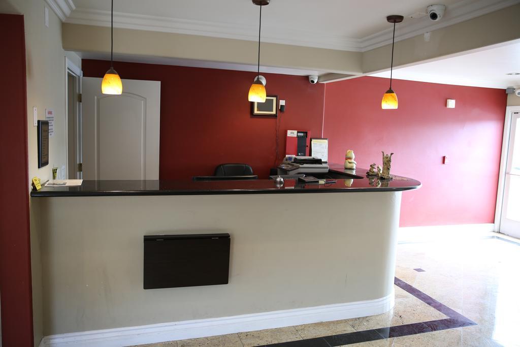 דאוני Chateau Inn & Suites מראה חיצוני תמונה
