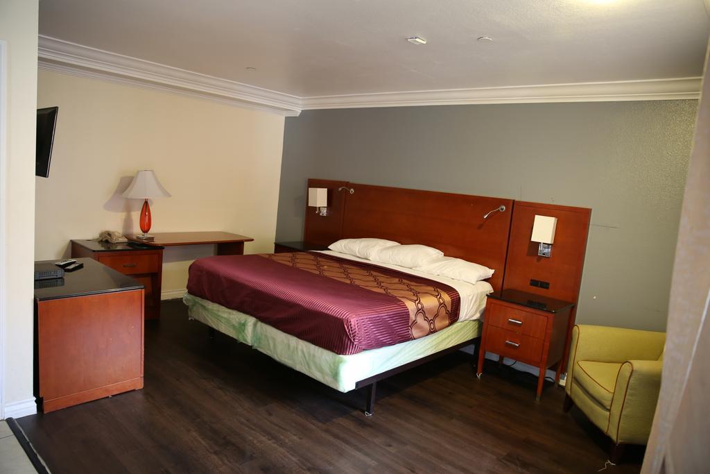 דאוני Chateau Inn & Suites מראה חיצוני תמונה