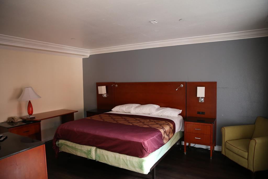 דאוני Chateau Inn & Suites מראה חיצוני תמונה