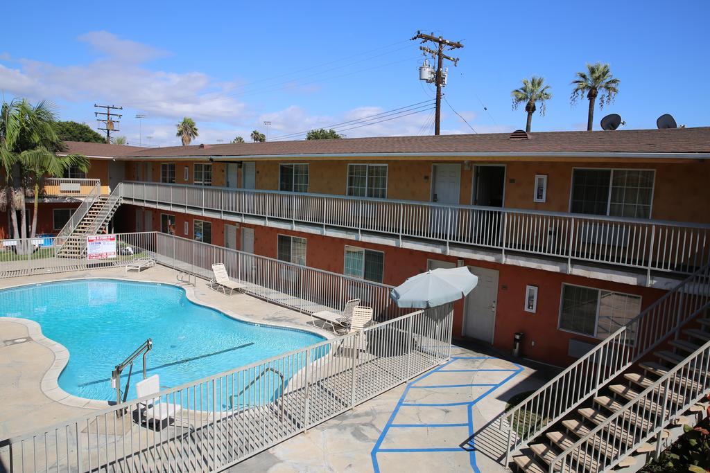 דאוני Chateau Inn & Suites מראה חיצוני תמונה