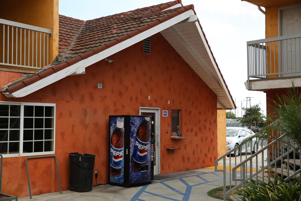 דאוני Chateau Inn & Suites מראה חיצוני תמונה