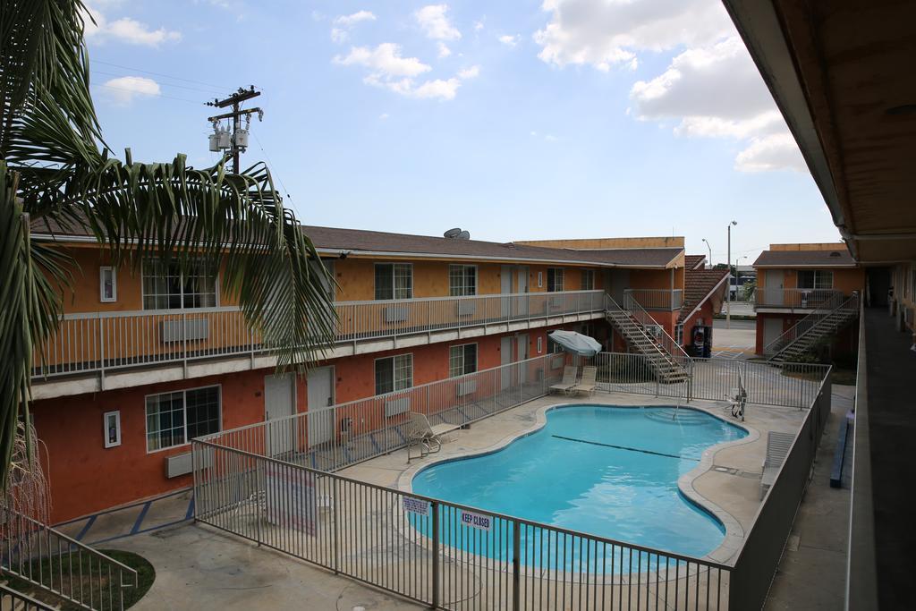 דאוני Chateau Inn & Suites מראה חיצוני תמונה