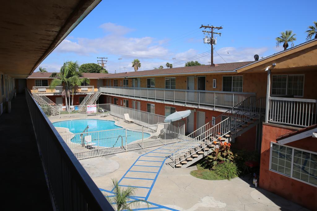 דאוני Chateau Inn & Suites מראה חיצוני תמונה