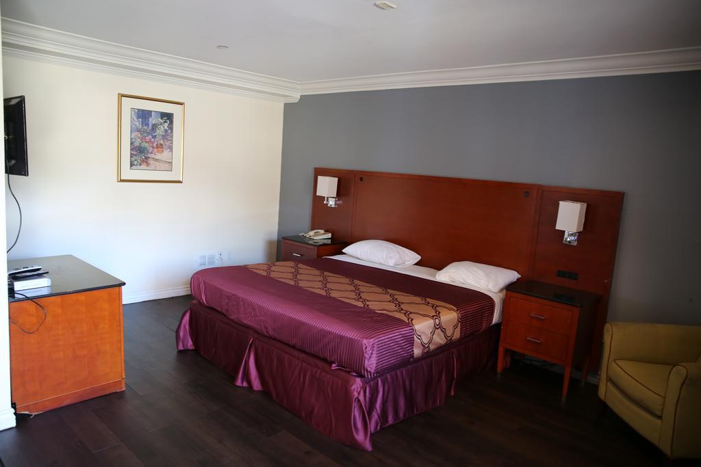 דאוני Chateau Inn & Suites מראה חיצוני תמונה